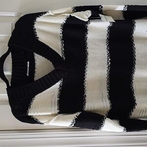 ARIZONA JEAN CO WOMENS JUNIOR PULLOVER V-NECK BLACK & IVORY SWEATER SIZE SMALL